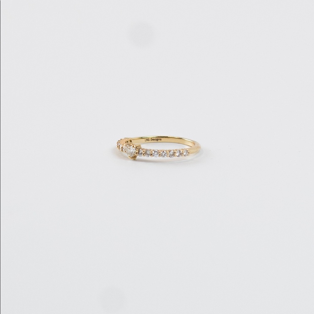 Dainty Diamond Sweetheart Ring
